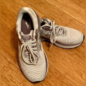 Brooks Womens GTS 18 Running Shoes, Size 10